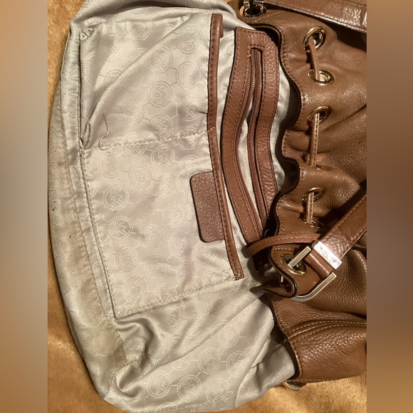 Michael Kors Pebbled Leather Drawstring Tassel Camden Hobo Shoulder Handbag - Picture 15 of 16